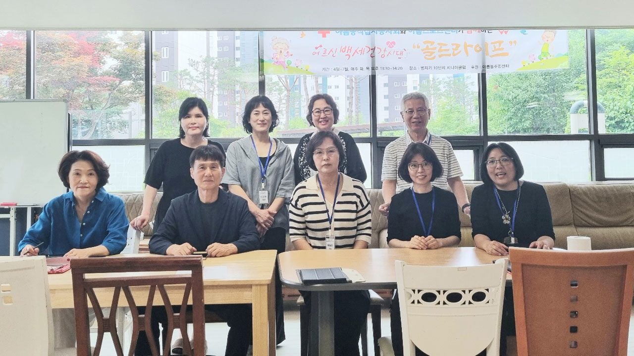 '모바일 길잡이 활동가 커뮤니티'에 참여하고 있는 강사들 사진=세종신중년센터 온누리서포터즈 제공